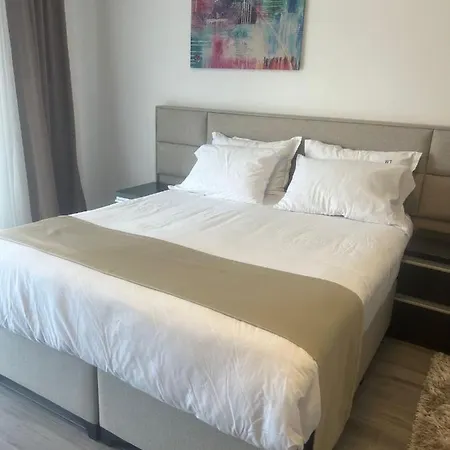 White Tower 807 Apartment